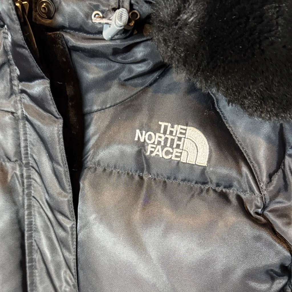 The North Face Women's Black 550 goose down Jacket with fur lined Hood - Image 2
