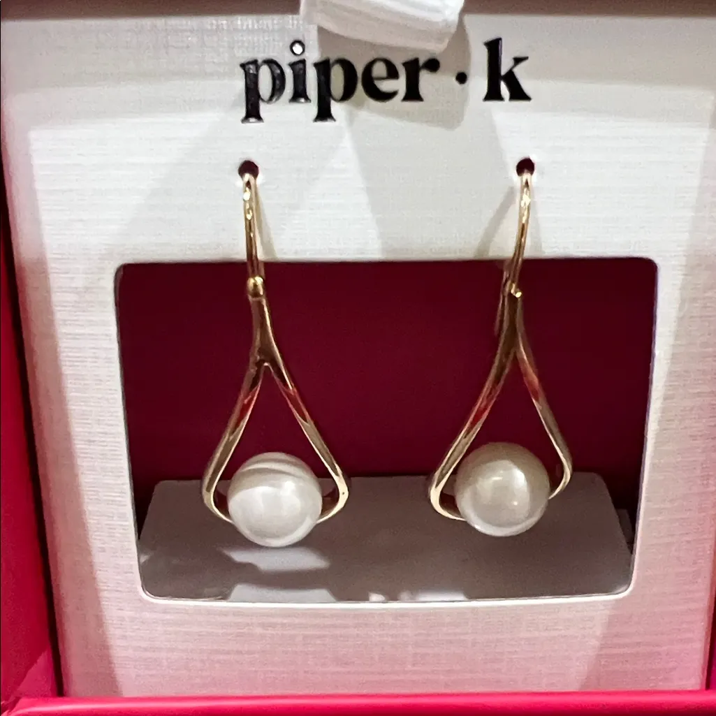 Piper K | Glass Pearl Teardrop Earrings Gold - Image 3