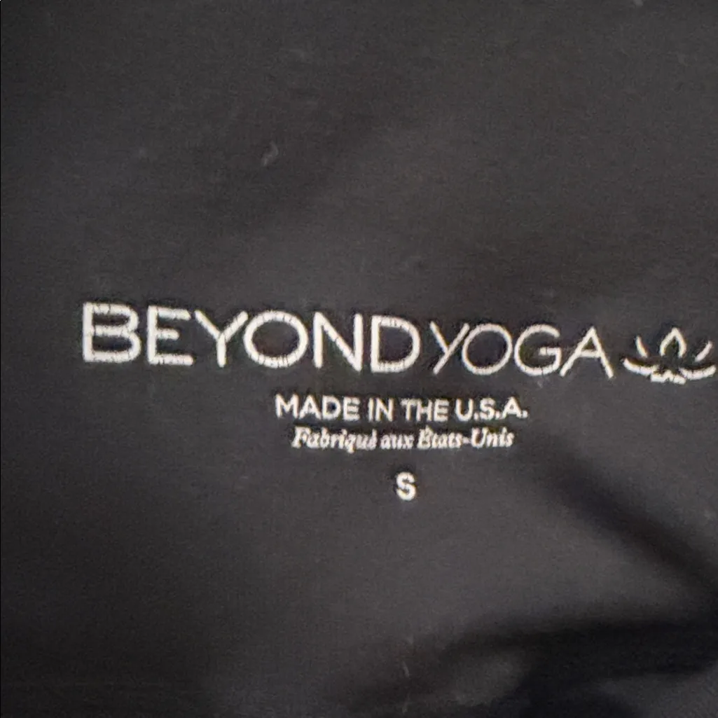 Beyond Yoga Black Spacedye High Waisted Yoga Capri Leggings Size Small - Image 9