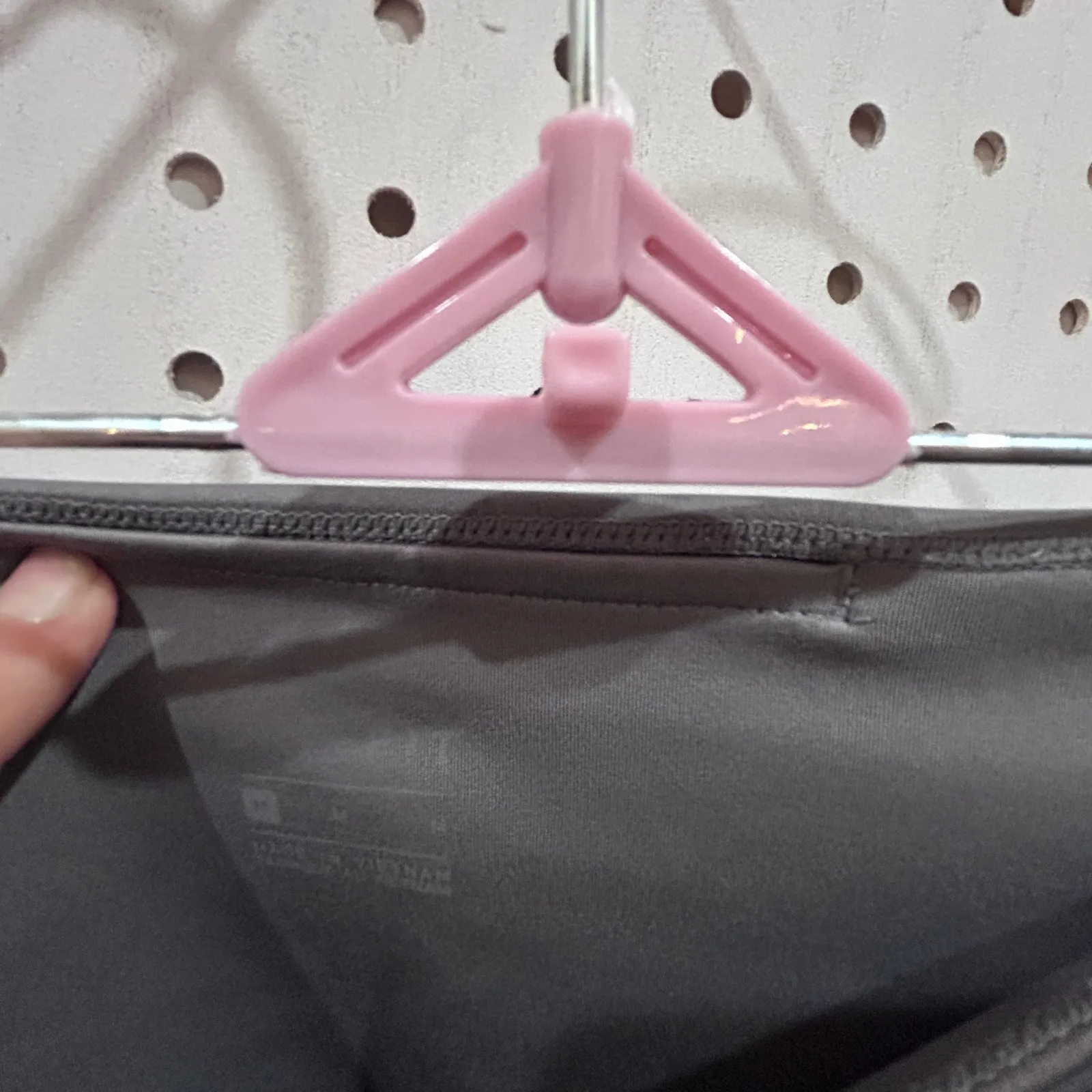 Athletic Works Women's Gray Cropped Leggings Activewear Workout Fitness Medium - Image 6