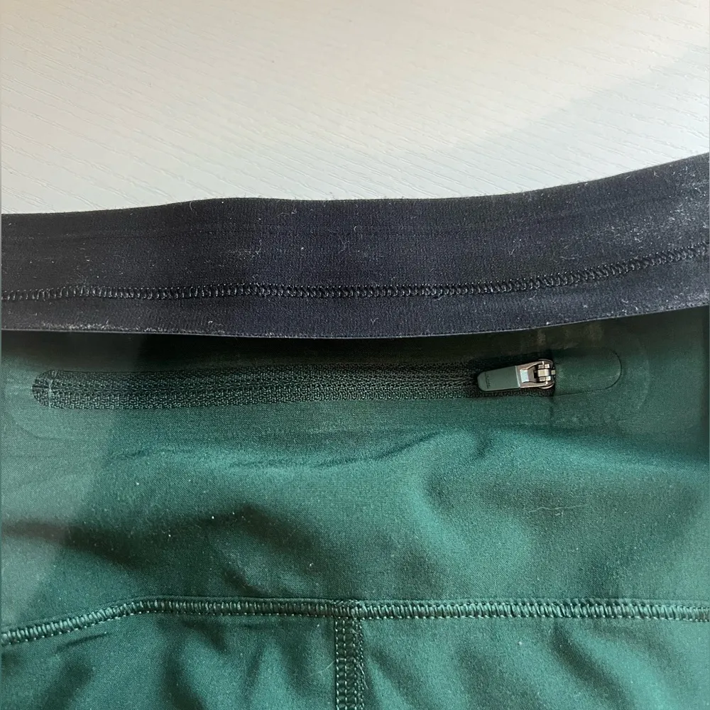 Athleta Interval Run Green Shorts XXS - Image 4