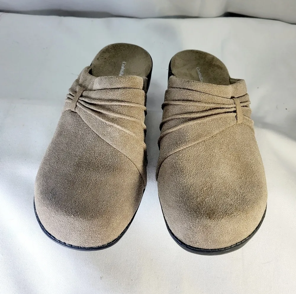 Women's Croft & Barrow tan suede clogs size 8 - Image 3