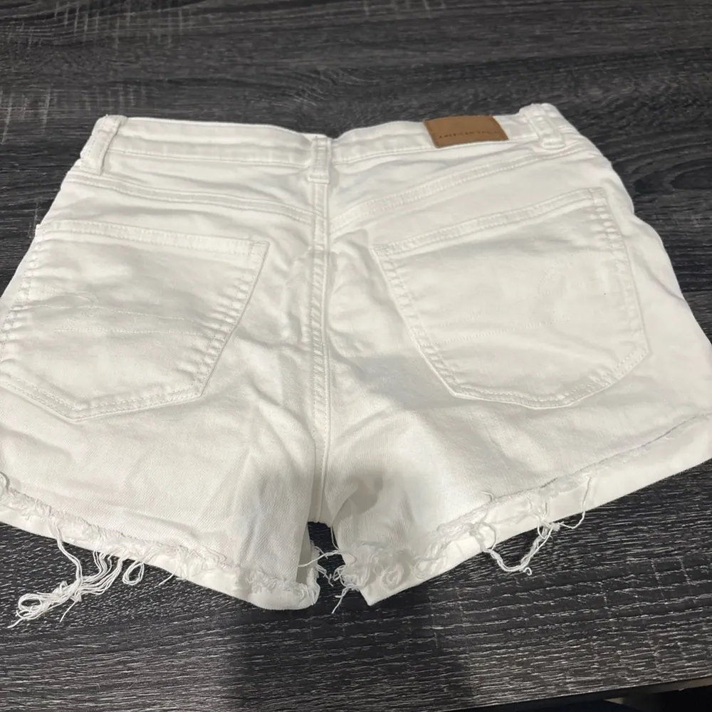 American Eagle Outfitters White Jean Shorts Distressed Cut-Off size 00 - Image 2