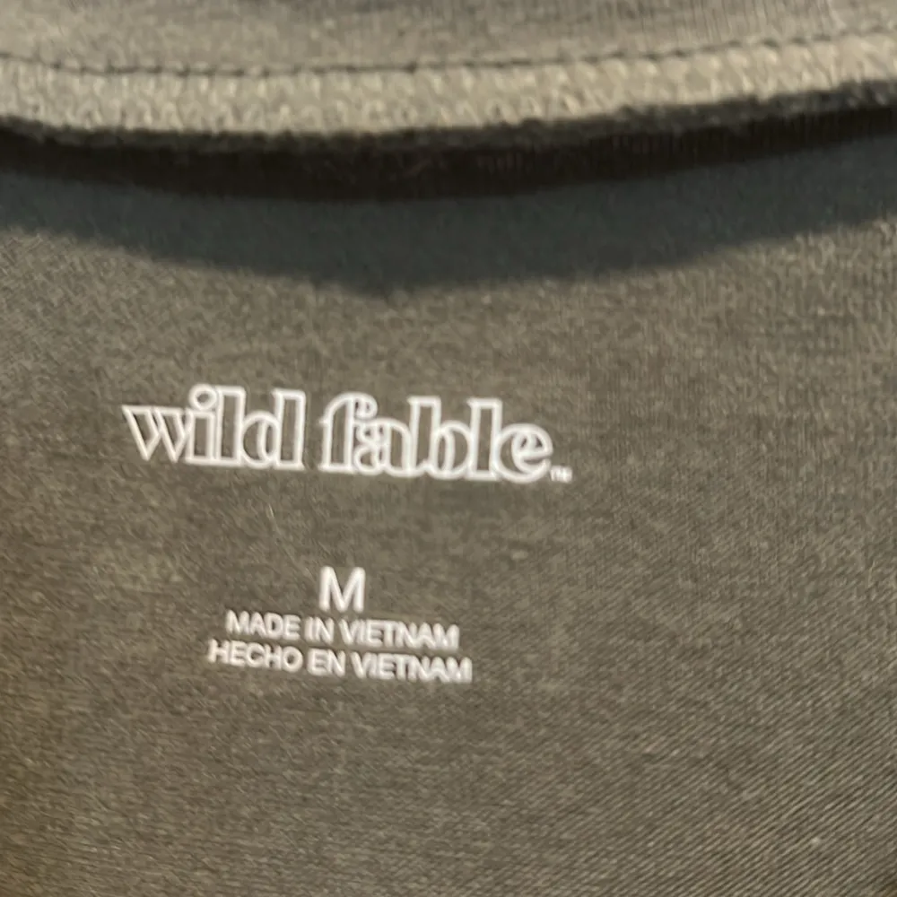 Wild fable army green crop top stretchy t-shirt size medium. - Image 3