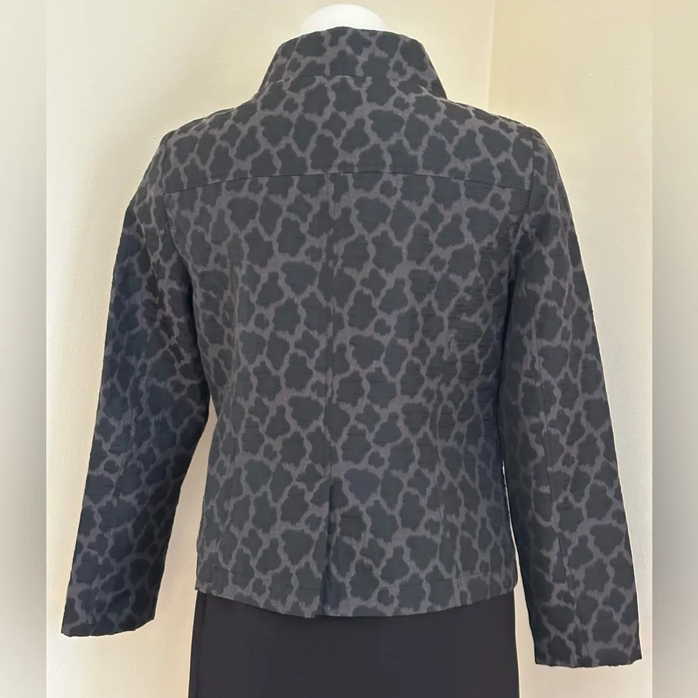 Think Tank Gray & Black Animal Print Wide Collar Hidden Button With Pockets Sz S - Image 3