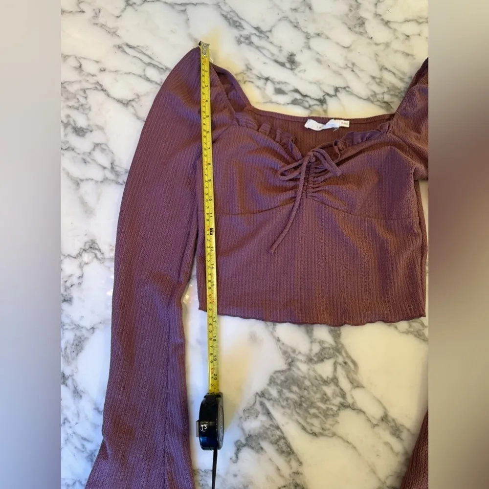 NWOT LUSH WOMEN'S PLUM LONG SLEEVE CINCH FRONT KNIT TOP Cropped M - Image 4