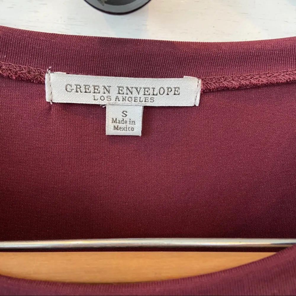 Green Envelope Knotted Front 3/4 Sleeve Maroon Top. Size Small. Red - Image 2