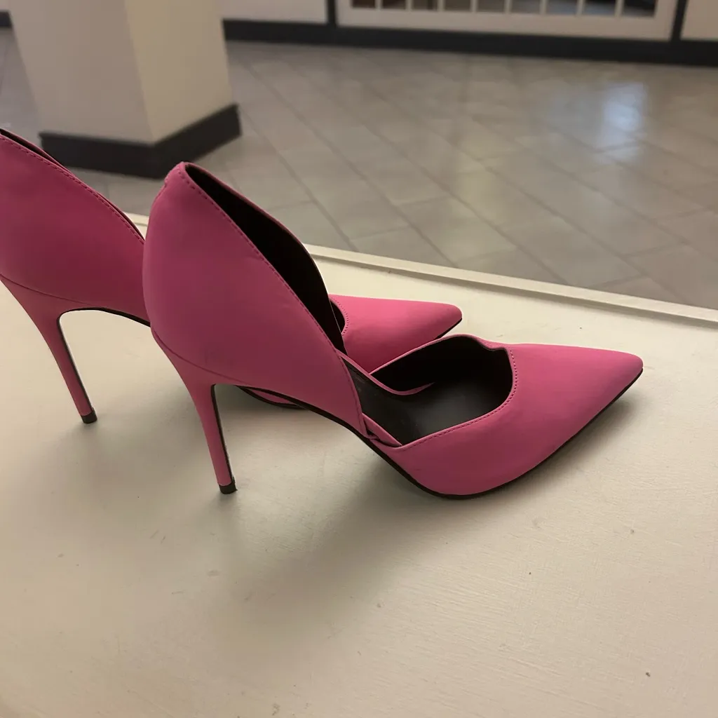 Heels Marc Fisher Hot Pink Heels 11 M
Great shape!!! - Image 6