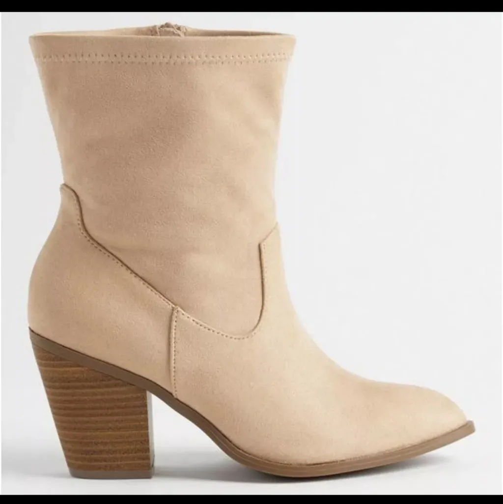 TORRID 11 W Wide Western Stretch Ankle Booties Boots Tan Faux Suede Cowboy - Image 3