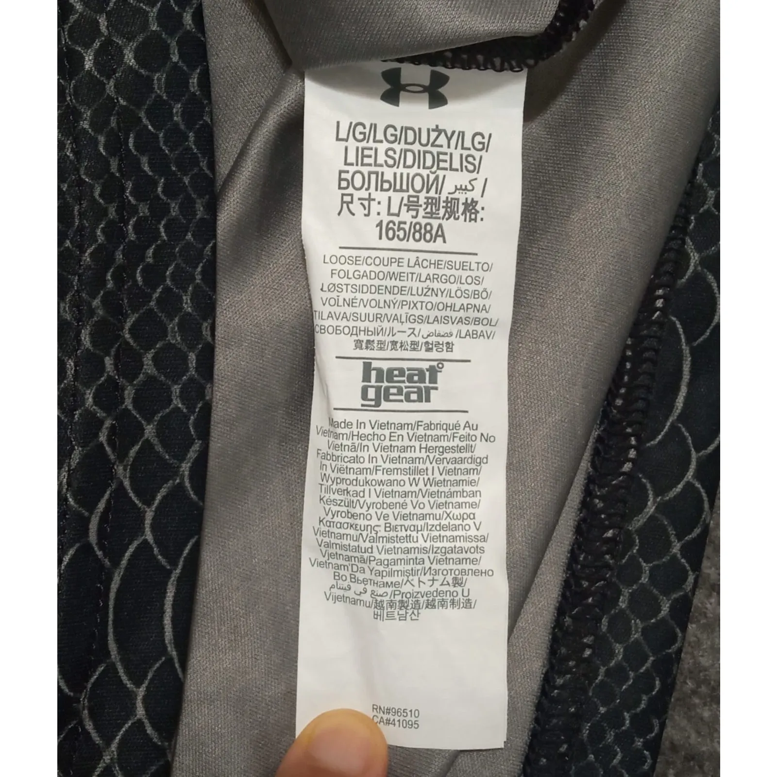 Under Armour Women's T Shirt Snake Pattern Short Slevee Black/ Gray Size Large - Image 10