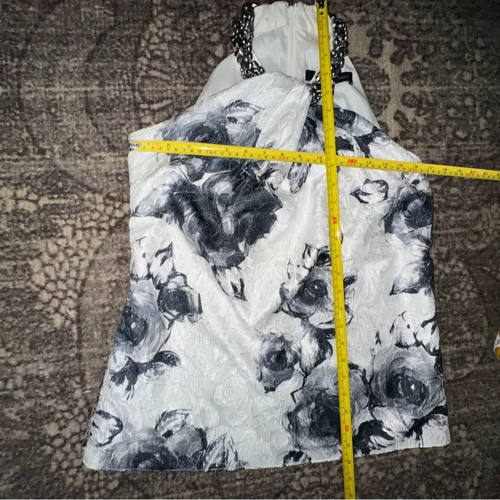 Carmen Marc Valvo Sz 6 White Black Rose Print Beaded Neck Sleeveless Halter Top - Image 9