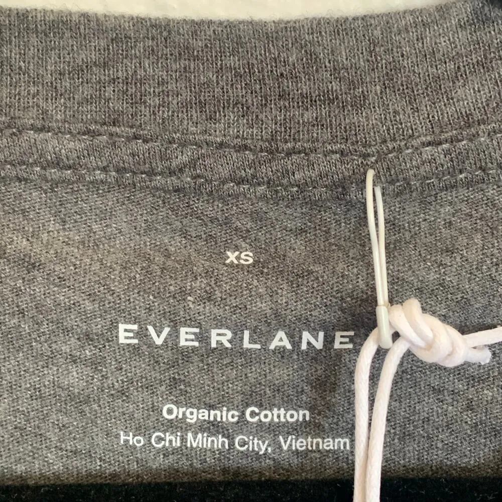 NWT Everlane The Organic Cotton Crew Tee in Charcoal Gray - Image 4