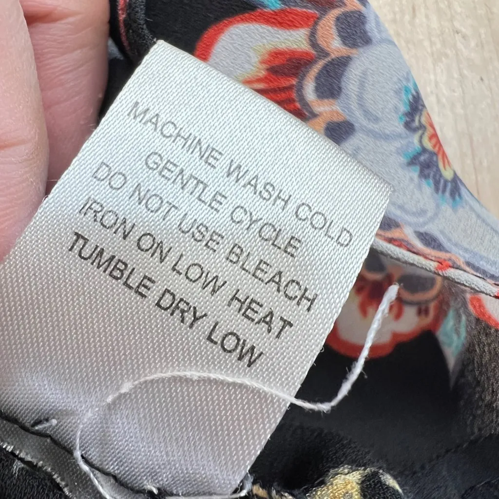 Violet & Claire Black Floral Print Sleeveless Blouse Ruffle Neck Size Small - Image 11