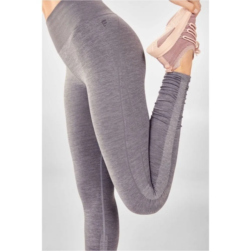 Fabletics high waisted seamless ruched leggings L - Image 3