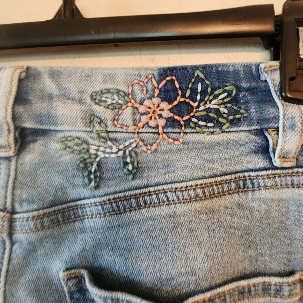 American eagle curvy mom short Distressed jean shorts size 000 - Image 3