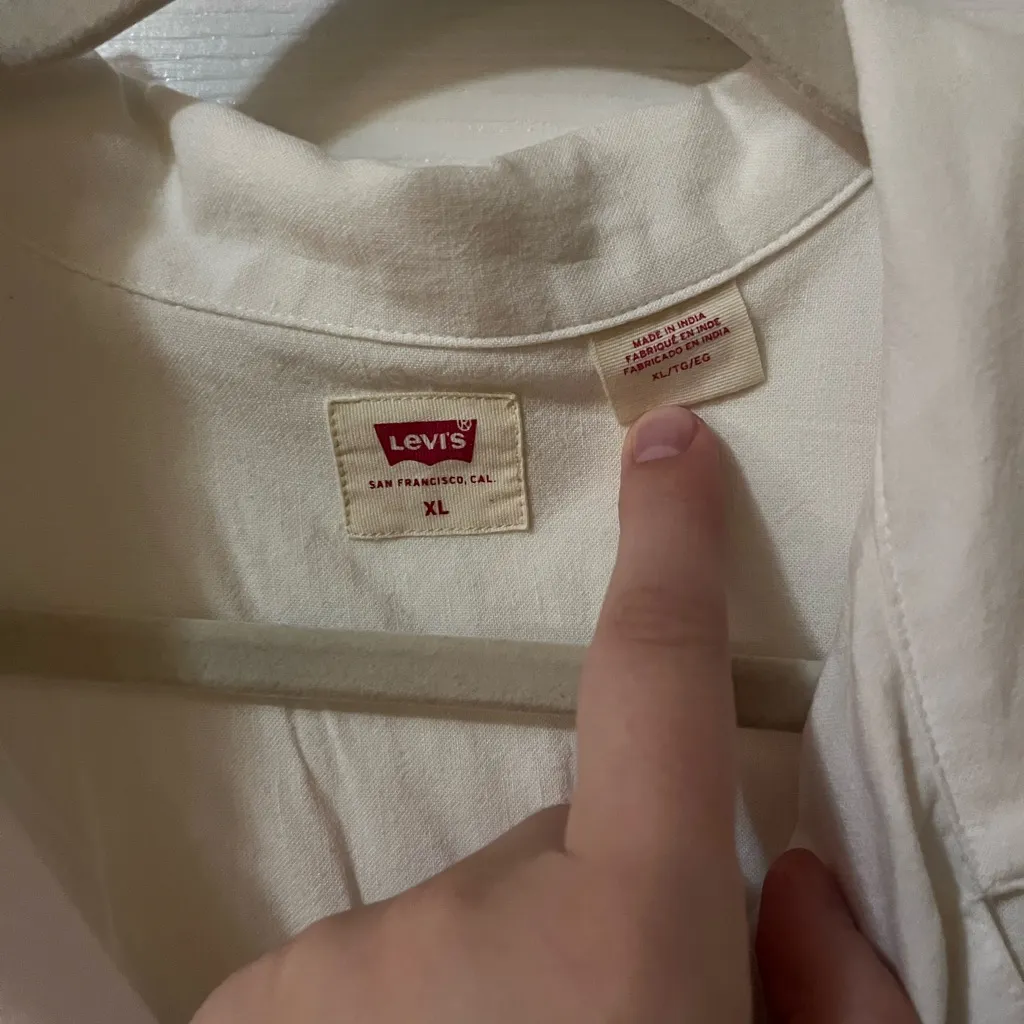 Levi's Women's White Cropped Button Down Shirt - Image 2