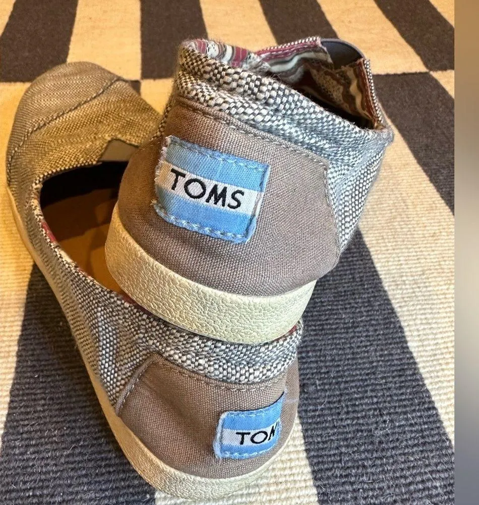 TOMS grey size 8.5 - Image 3