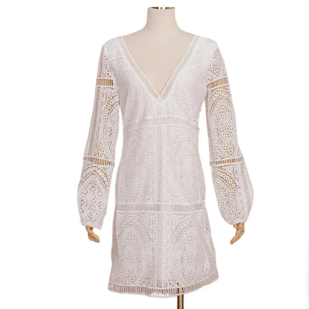 NWT Chico's White Lace V-Neck, Beach Vacation Dress, Tassel Ties Size Small - Image 2