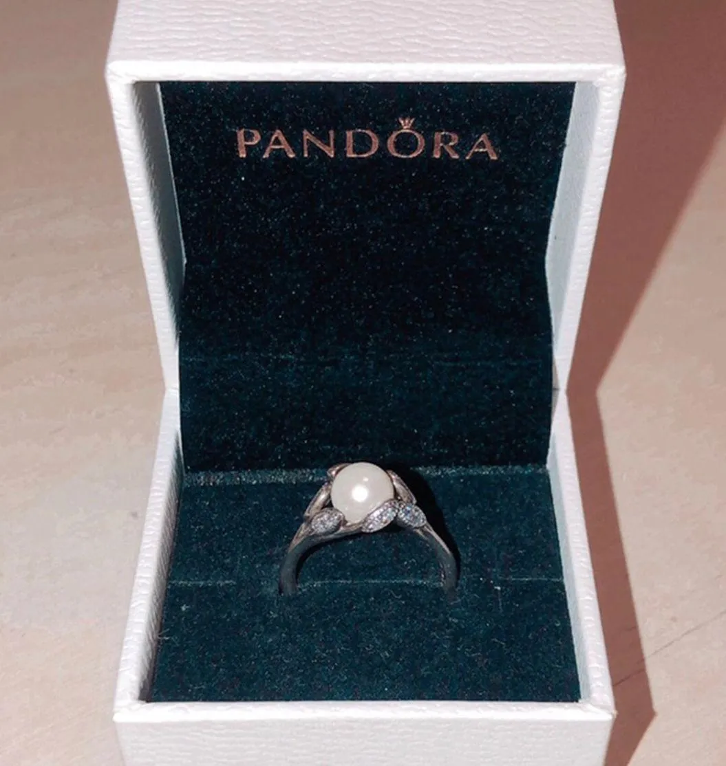 Pandora Luminous Leaves Pearl Ring - Image 3