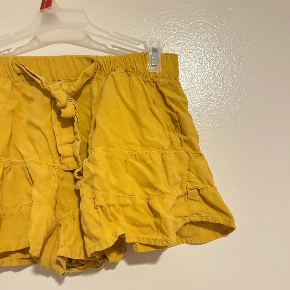 Women’s Medium SO Mustard Yellow Ruffle Shorts High Rise Fabric Belt Tie Summer - Image 2