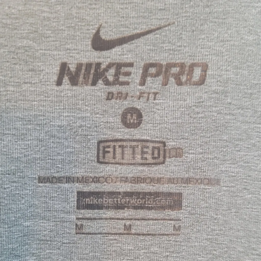 Nike Pro grey V-neck short-sleeved sports T-shirt. Size M. Pre-owned. - Image 3
