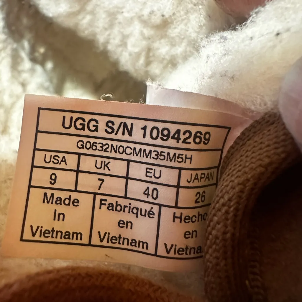 UGG neumel chukka boot women’s 9 - Image 5