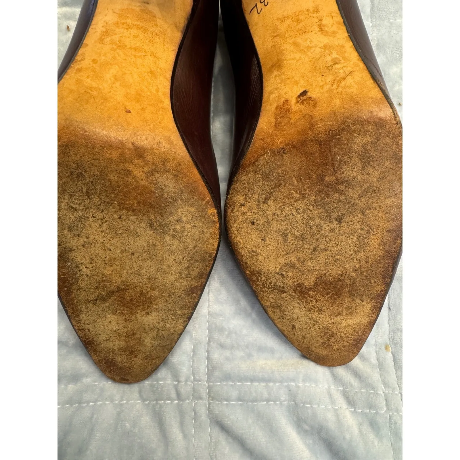 Bally Pointed Toe Heels Burgundy Leather Gold Ornament Made in Italy‎ Brown Size 7.5 - Image 5