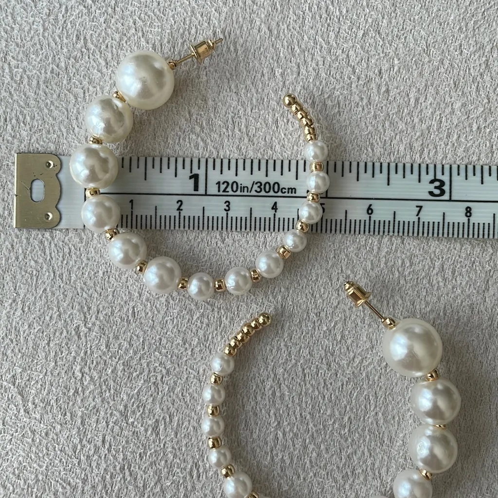 Pearl open hoop earrings - Image 4