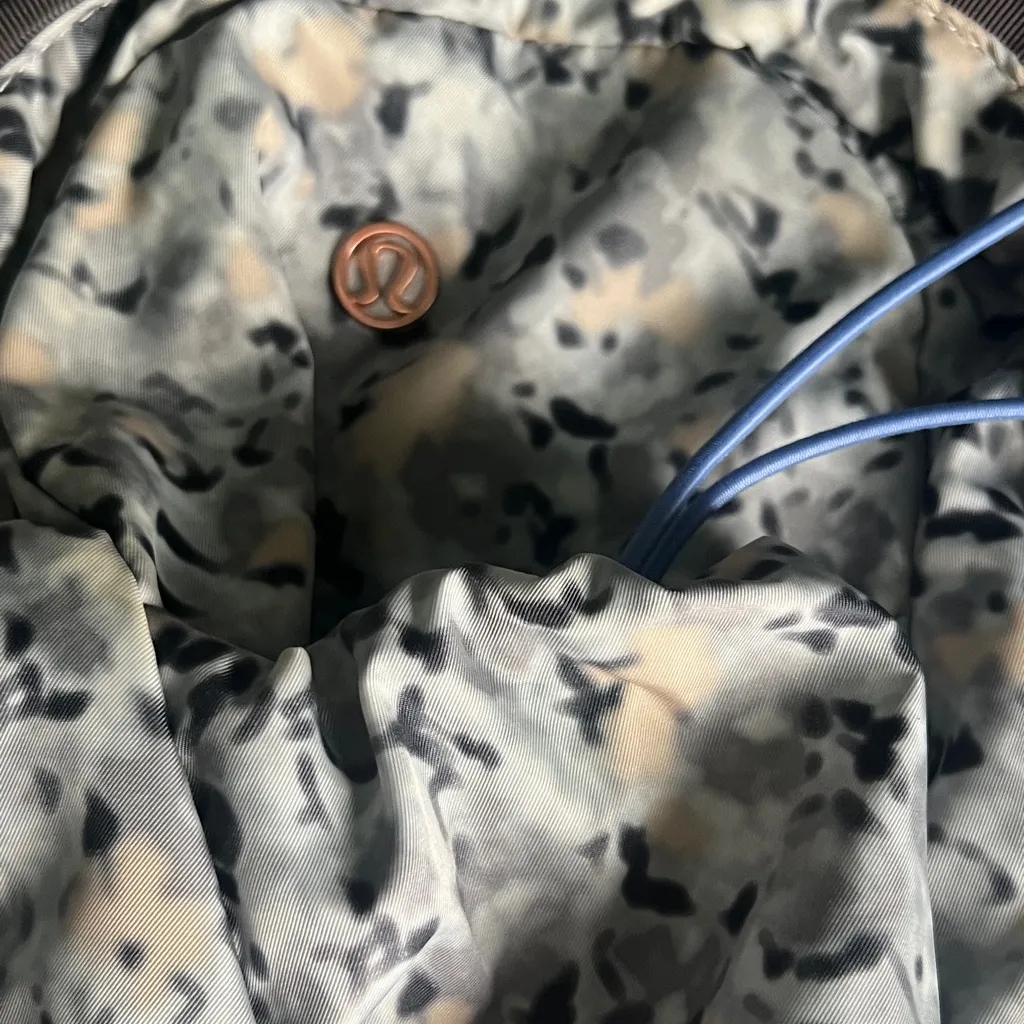 Lululemon gray abstract floral Backpack - Image 2