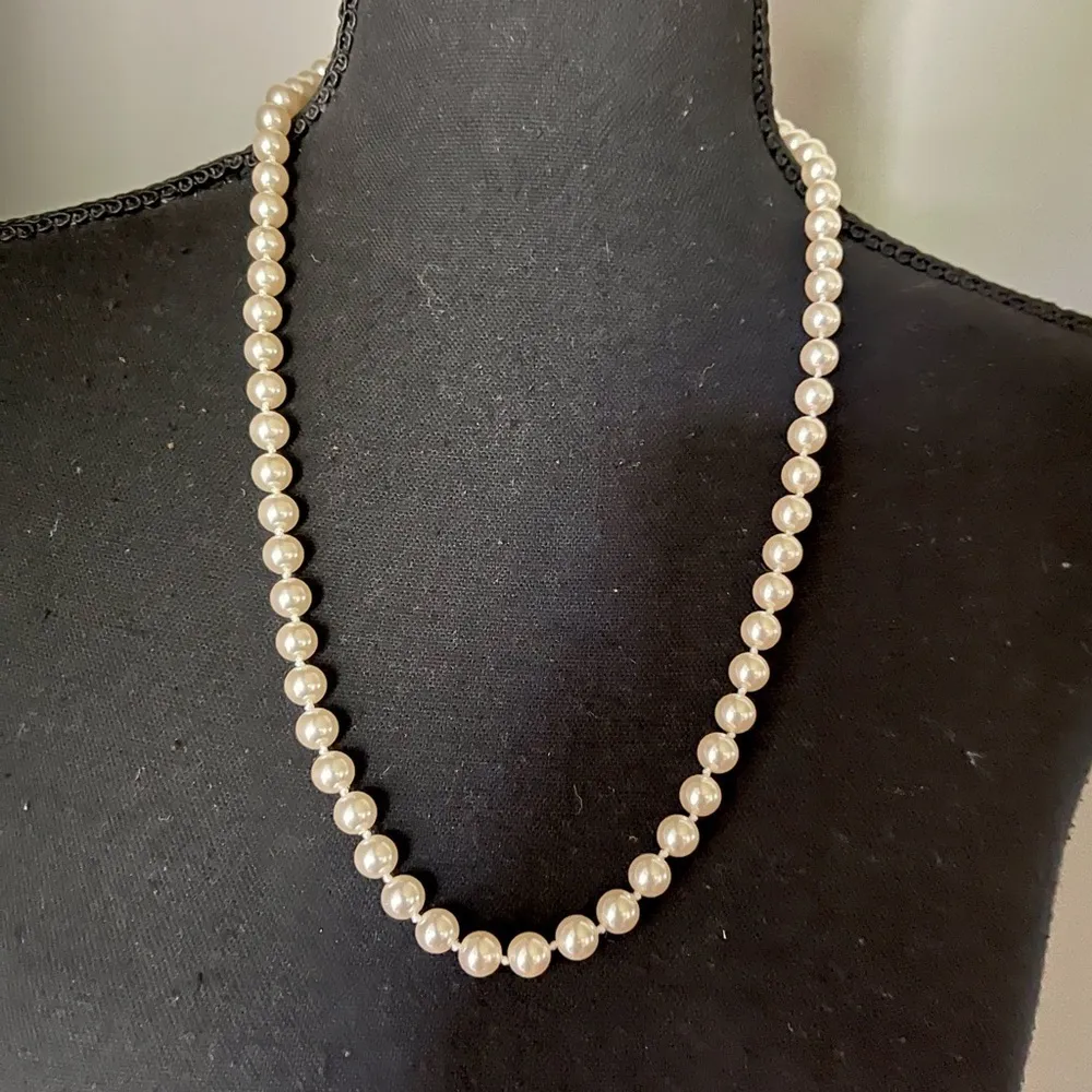 Faux Pearls Necklace Signed Japan on Clasp - Image 4