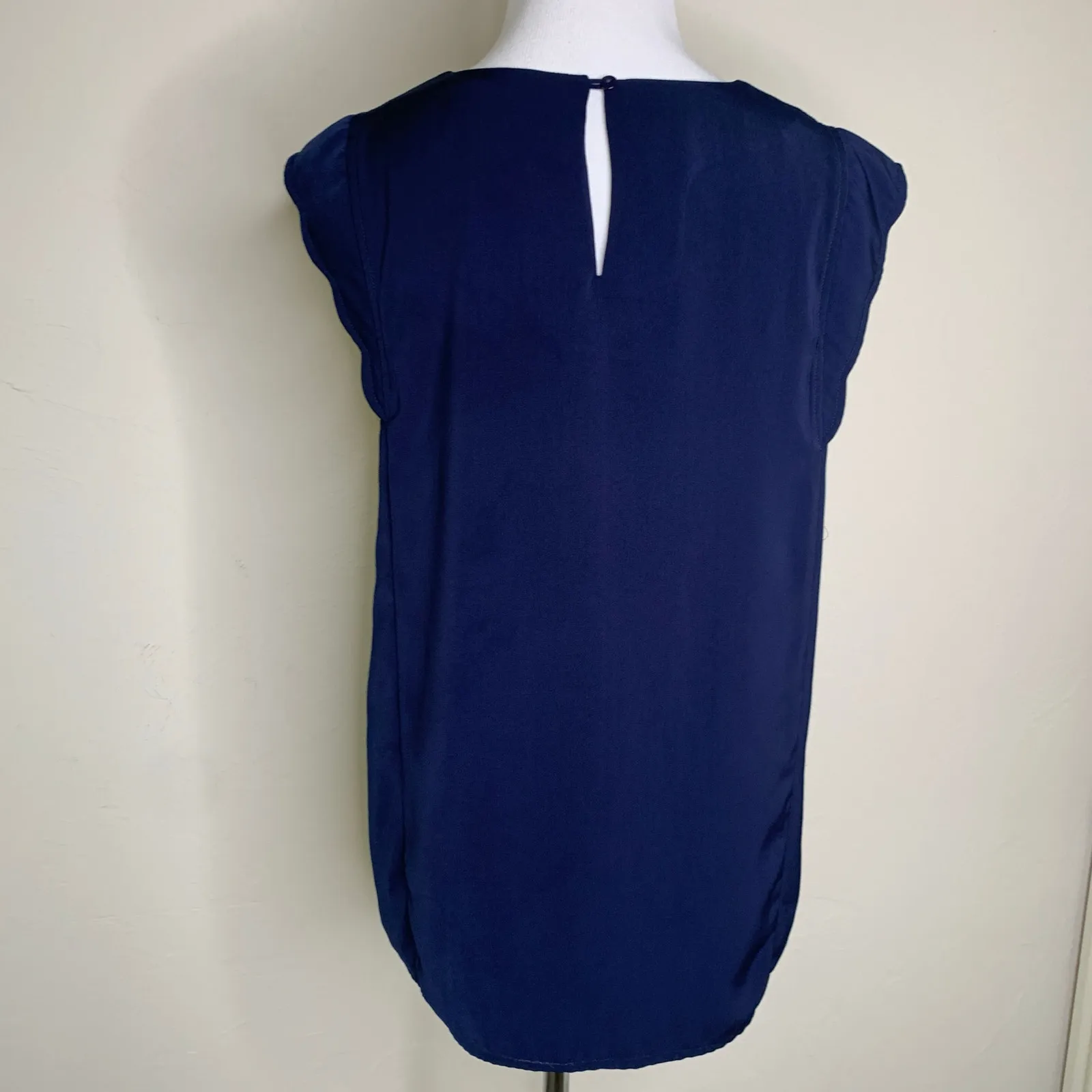41Hawthorn Navy Blue Sleeveless Blouse Sz Medium - Image 2