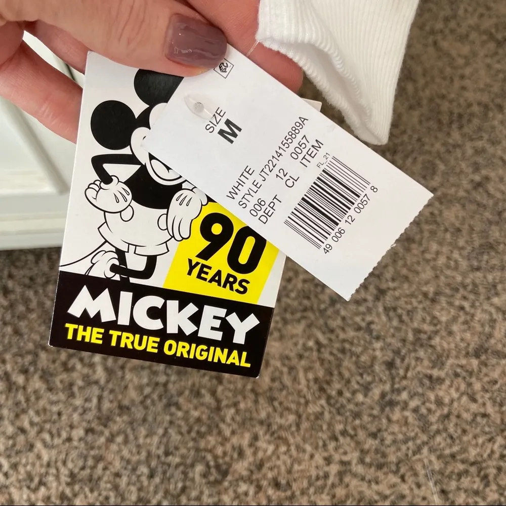 Disney Mickey Mouse Lucky Long Sleeve Crop Top.  Size Medium. NWT - Image 4