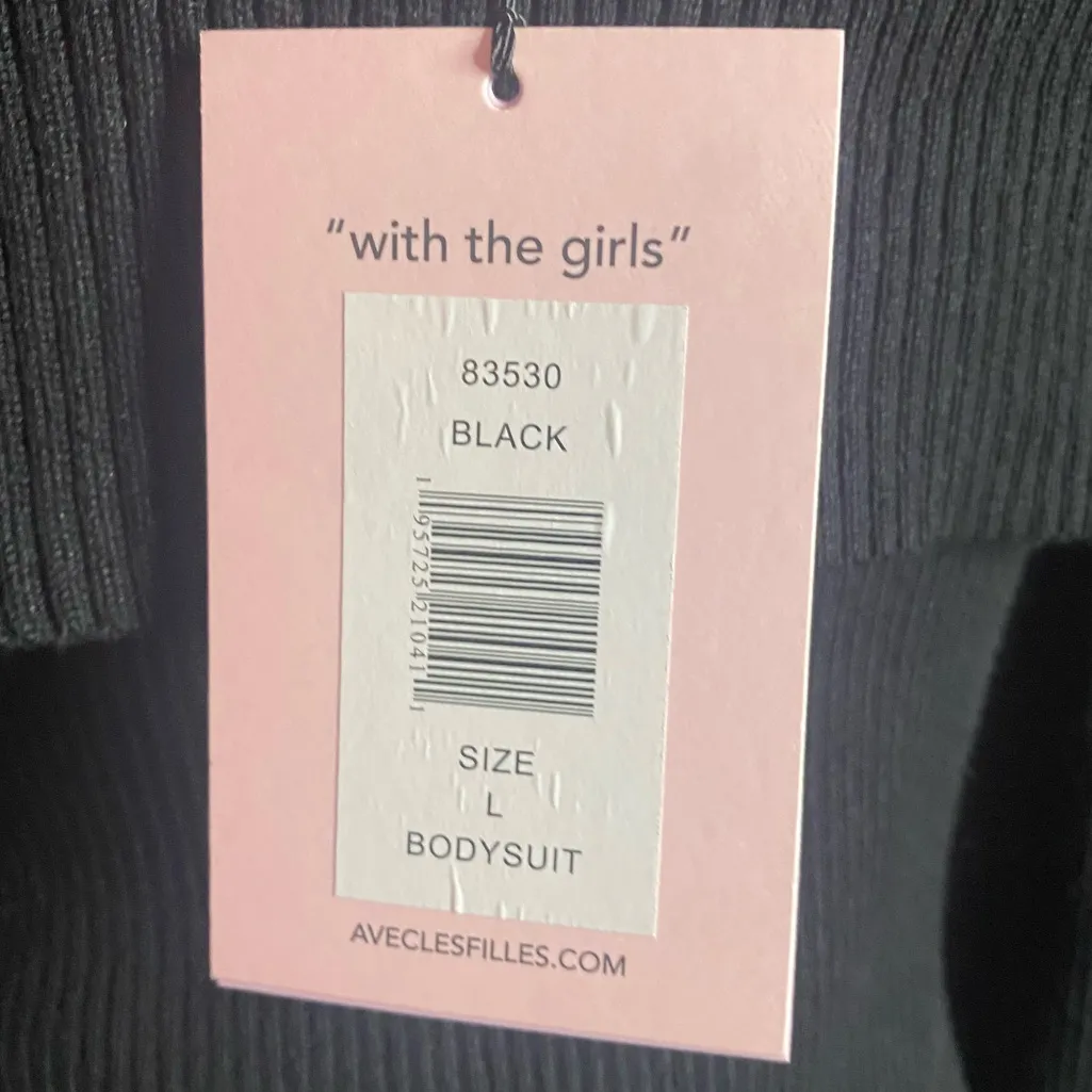 Avec Les Filles Ribbed Off Shoulder
Black Bodysuit L - Image 8