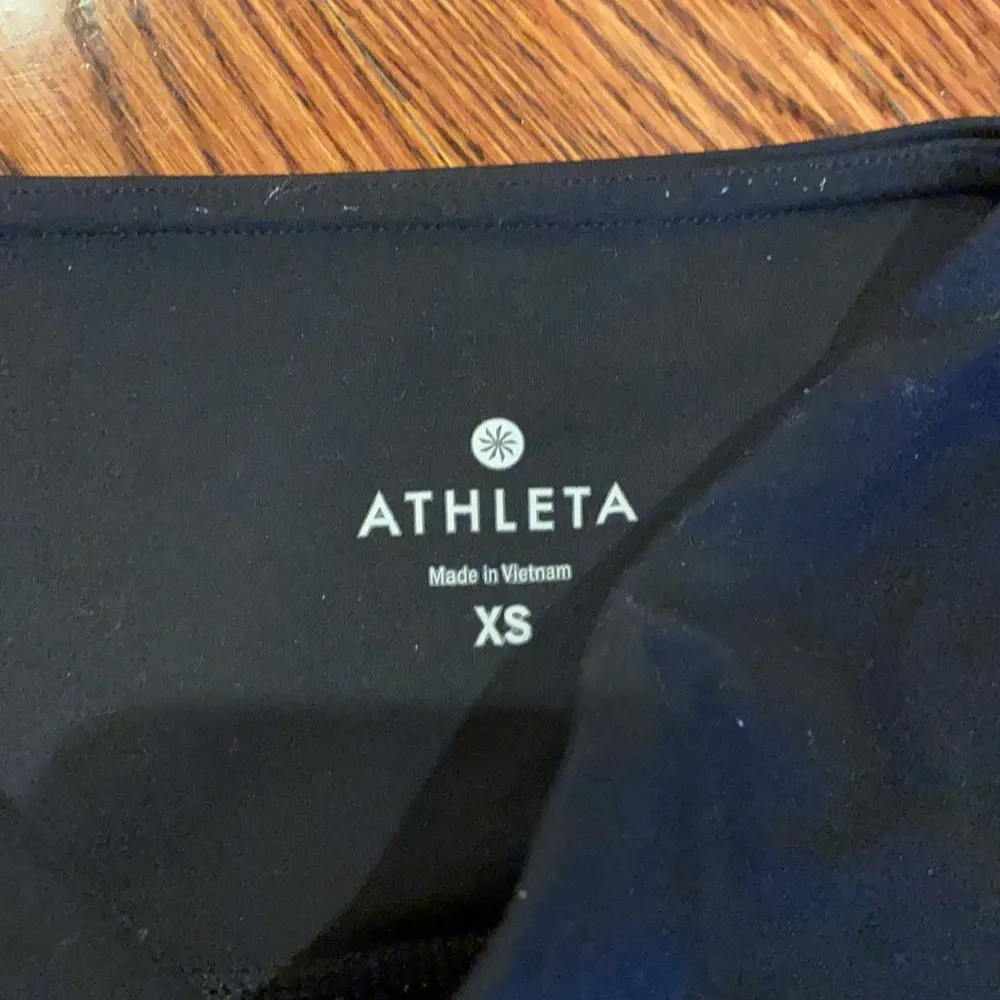 Athleta Black Marble High Rise Crop Leggings - Image 4