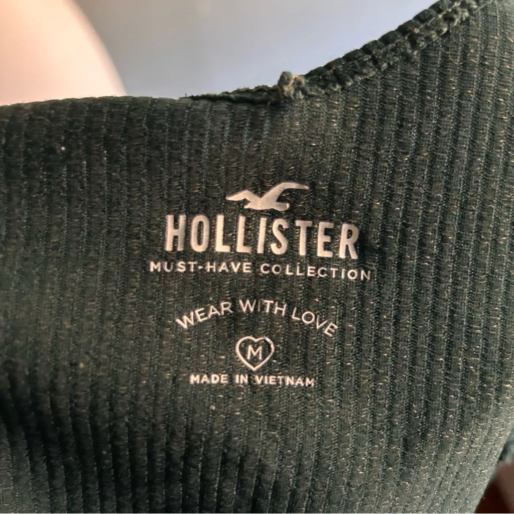 Hollister Forest Green V-Neck Crop Top | Size: M - Image 3