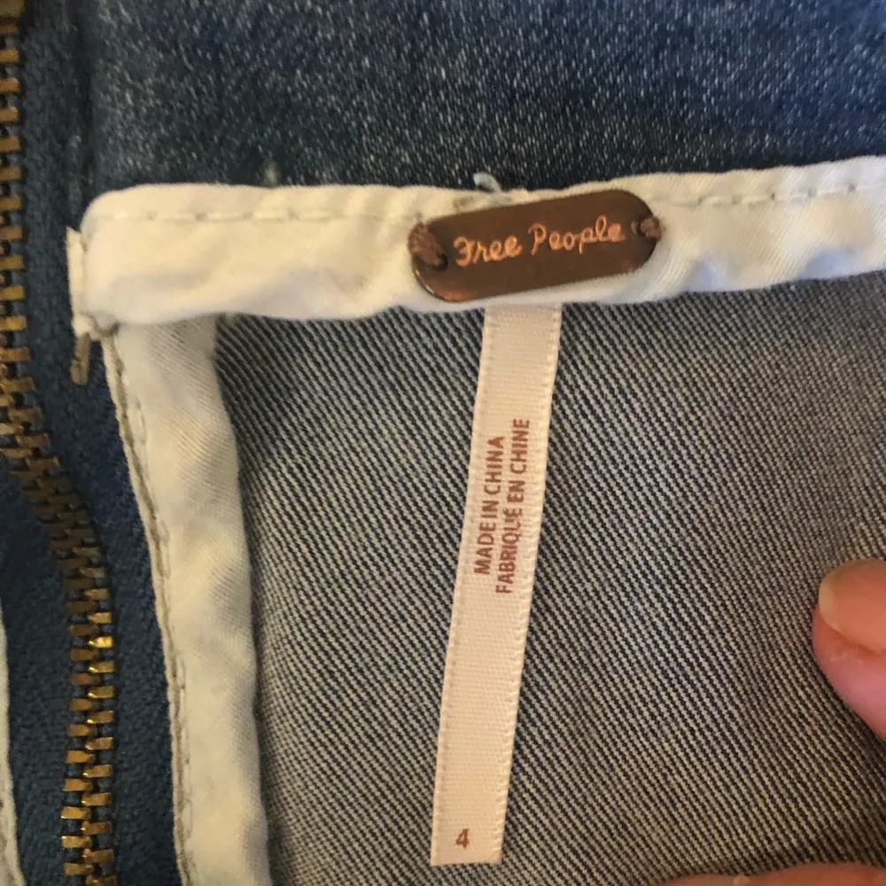 Free People Denim Skirt. Size 4. - Image 7