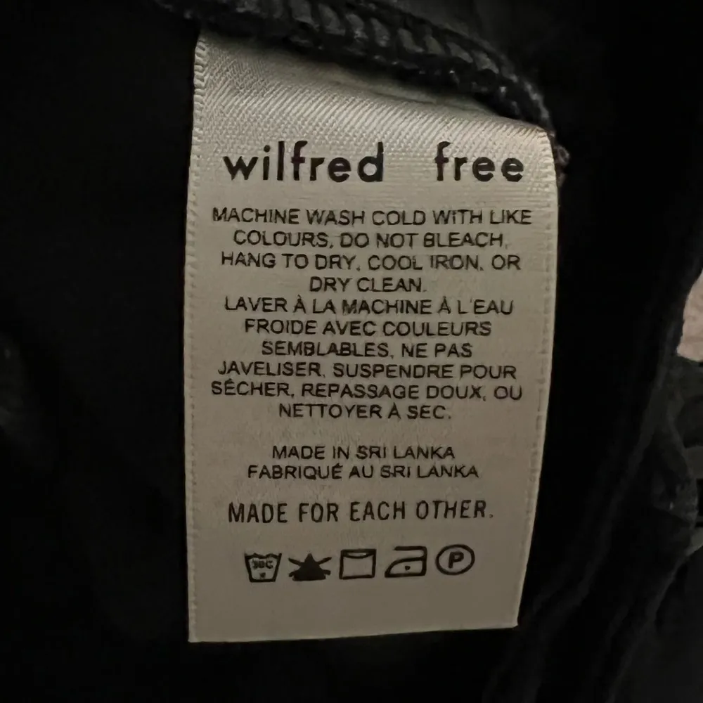 Aritzia Wilfred Free Modern Cargo Pants Black - Image 11