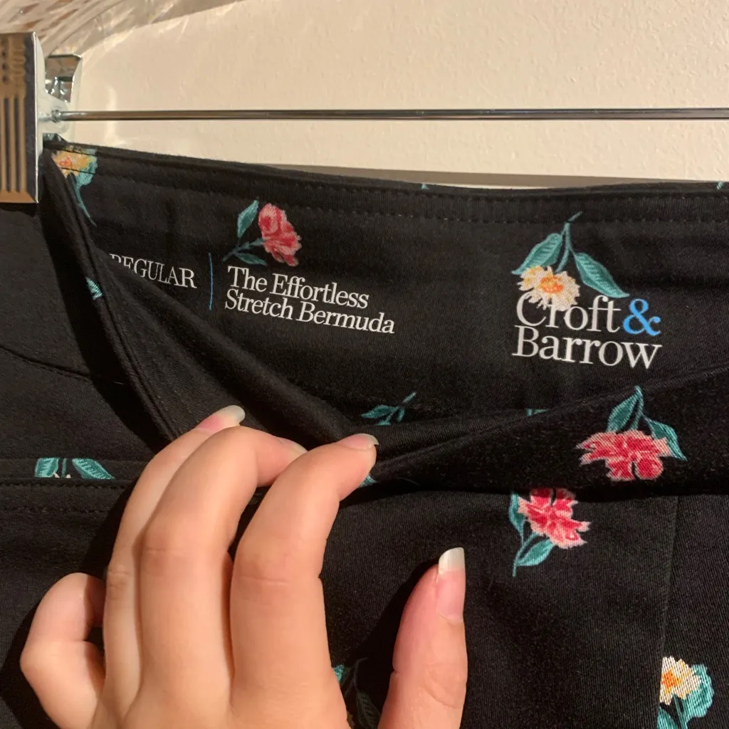 Size 8 shorts nwt - Image 5