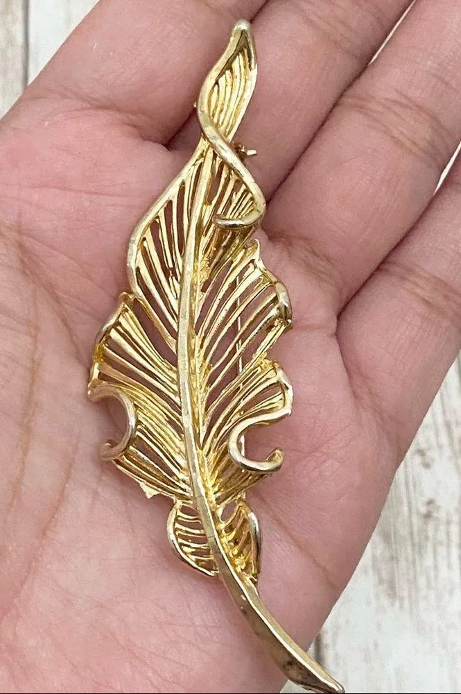 Unsigned Gold Leaf Brooch - Image 5