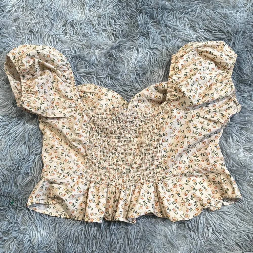 Cream Puff Sleeve Ruffled Crop Blouse Size XL - Image 4
