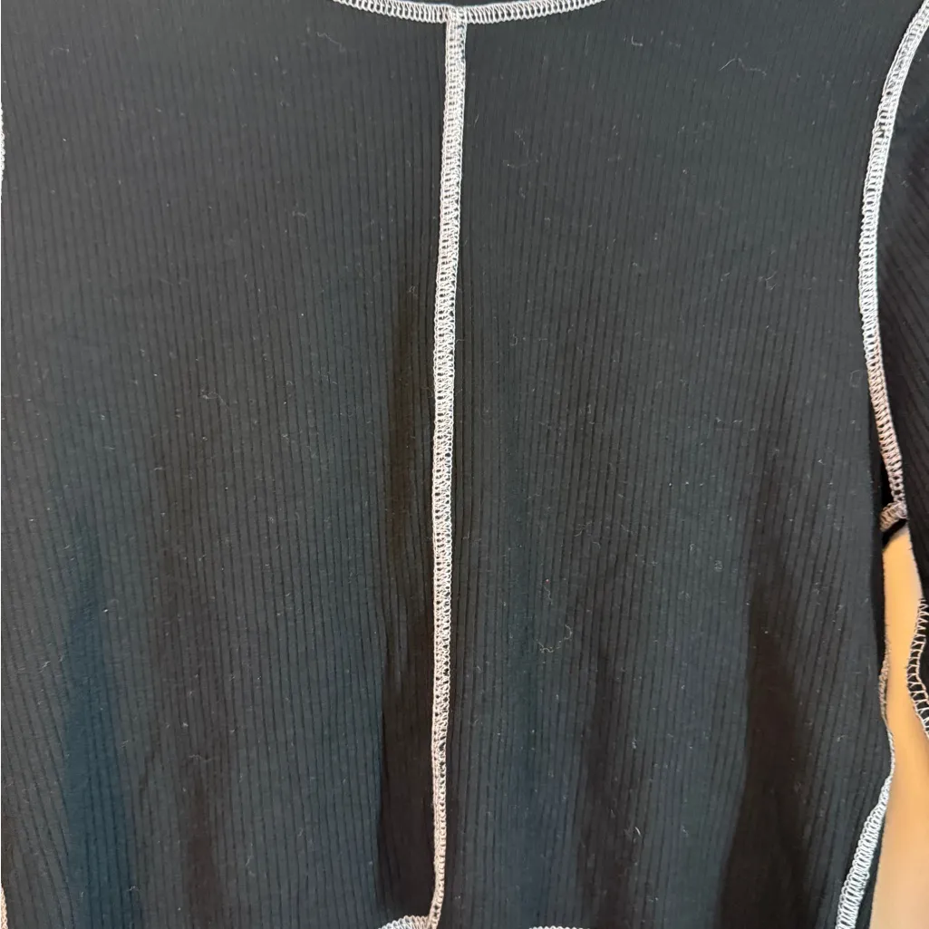 GARAGE Contrast Stitching Long Sleeve Ribbed Cropped Top Lg Black White EUC - Image 5