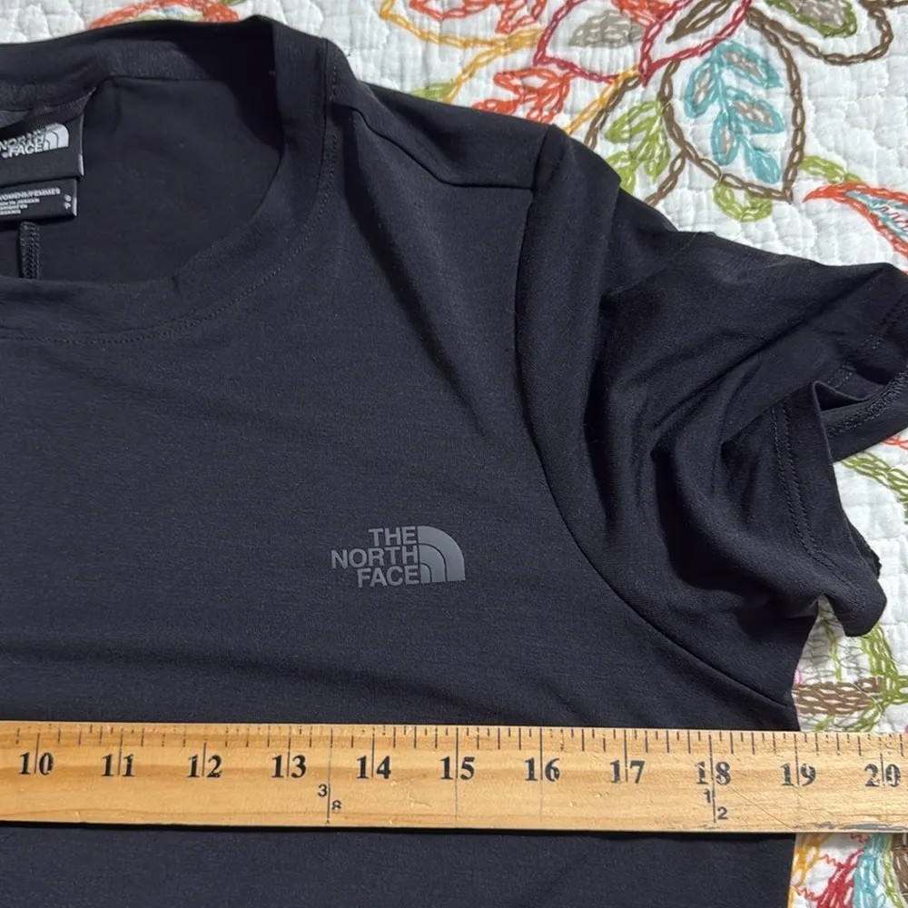 The North Face Women's size small Black T-Shirt short sleeve with knotted back - Image 5