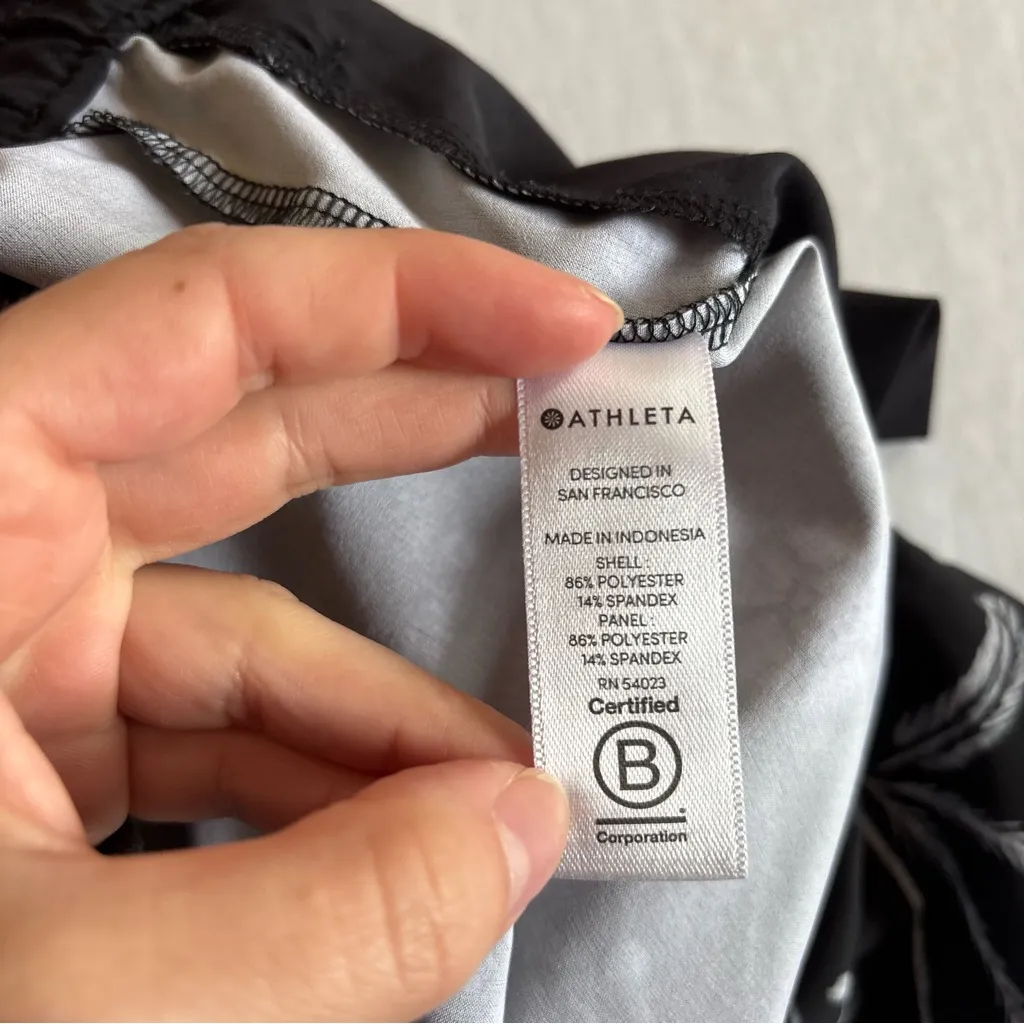 Athleta Women's Black and White Printed Baja Shorts Size 12 - Image 6