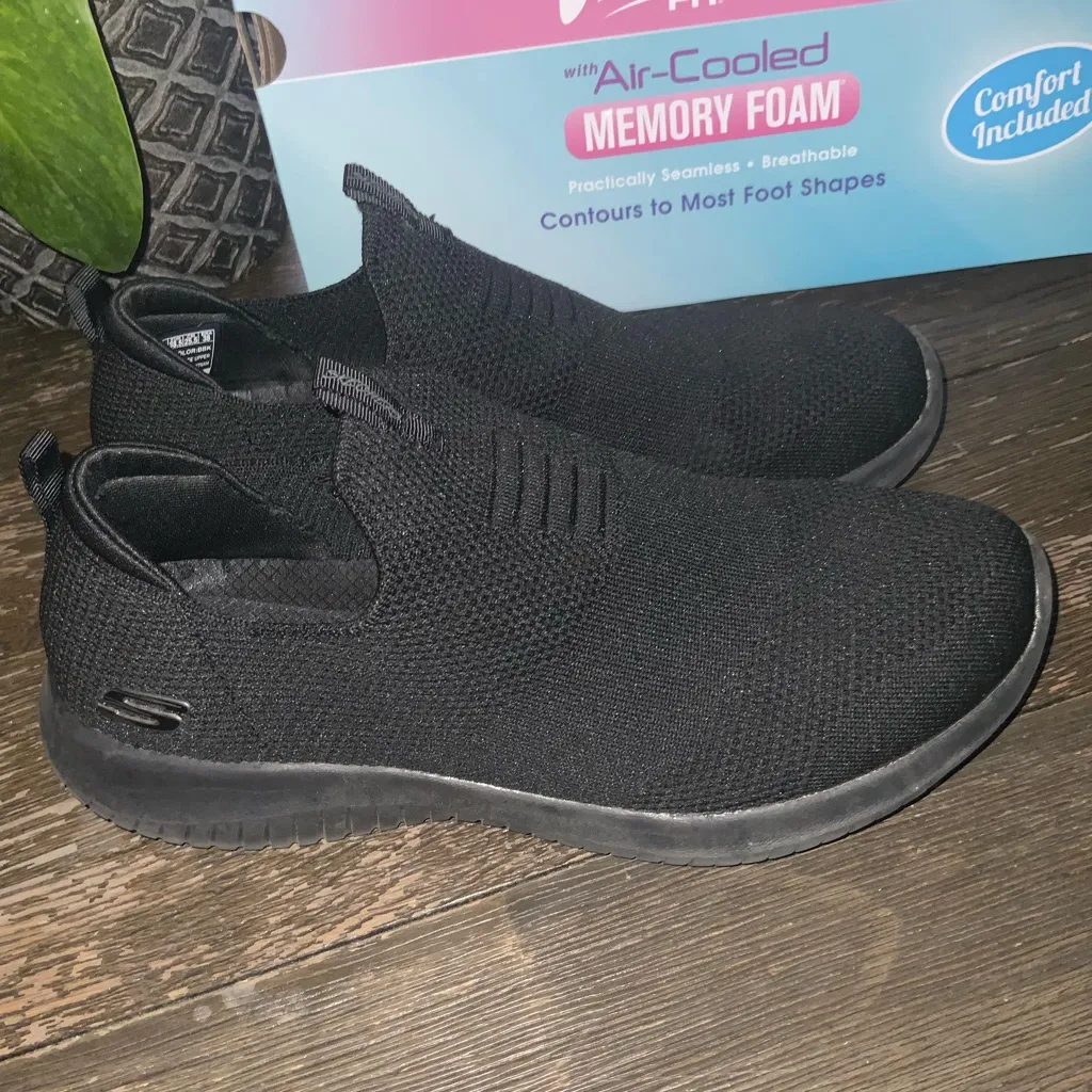 Skechers Black Stretch Fit Air-Cooled Memory Foam Slip On Sneaker 8.5 - Image 3
