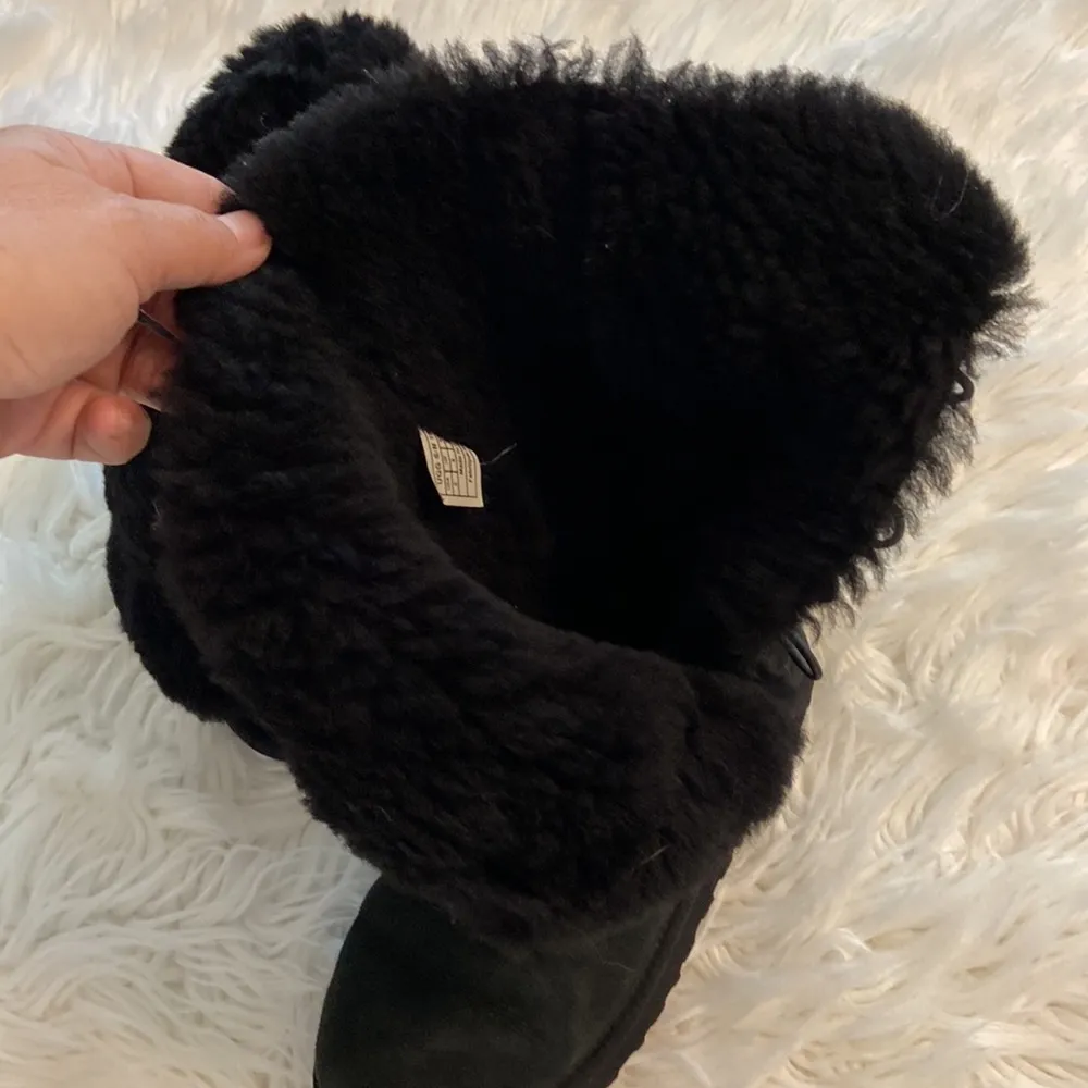 UGG Women’s Boots size 5 excellent condition no rips smell or stains black color - Image 8