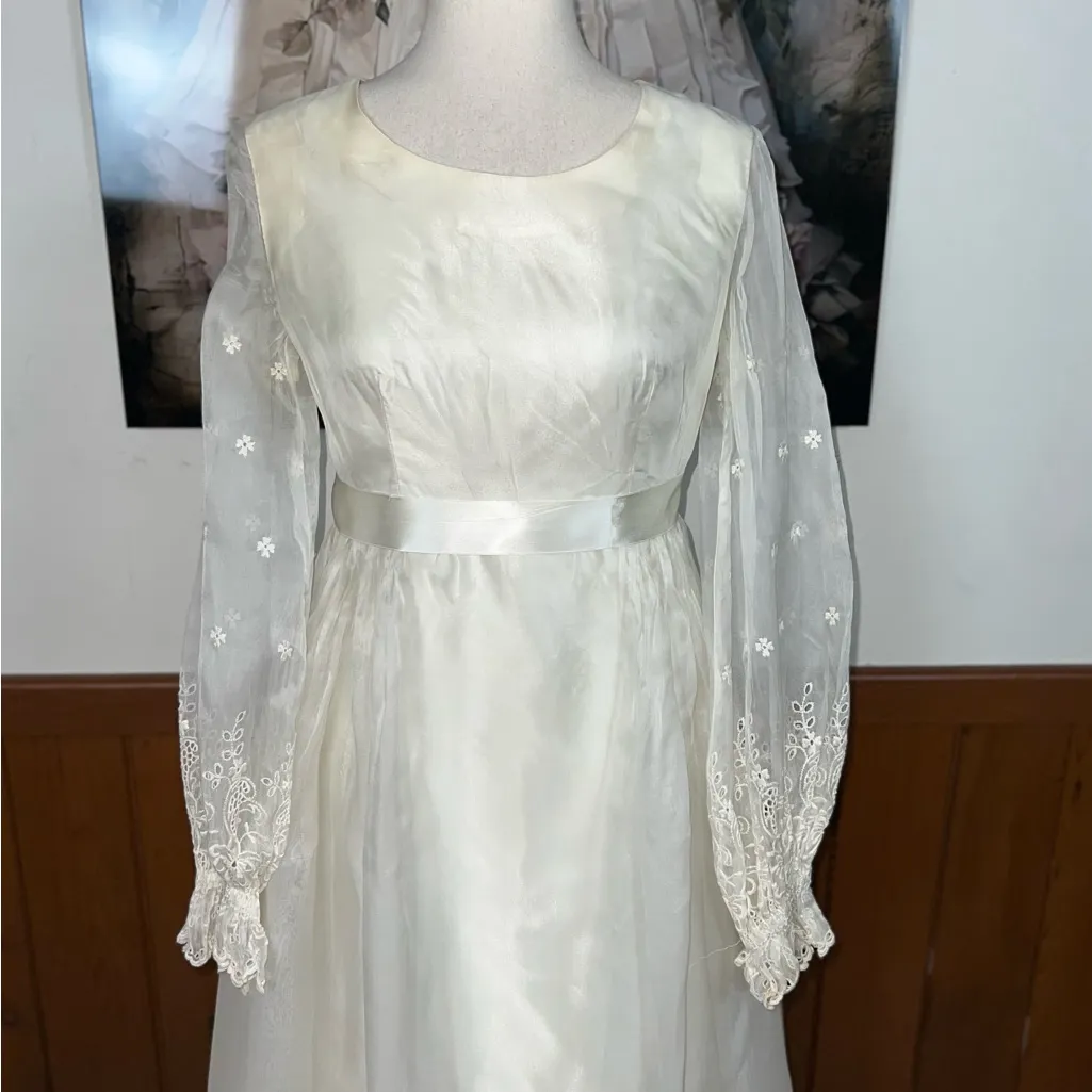 Gorgeous Vintage 1950s/60s Eyelet Organza Wedding Gown! White Size 10 - Image 4