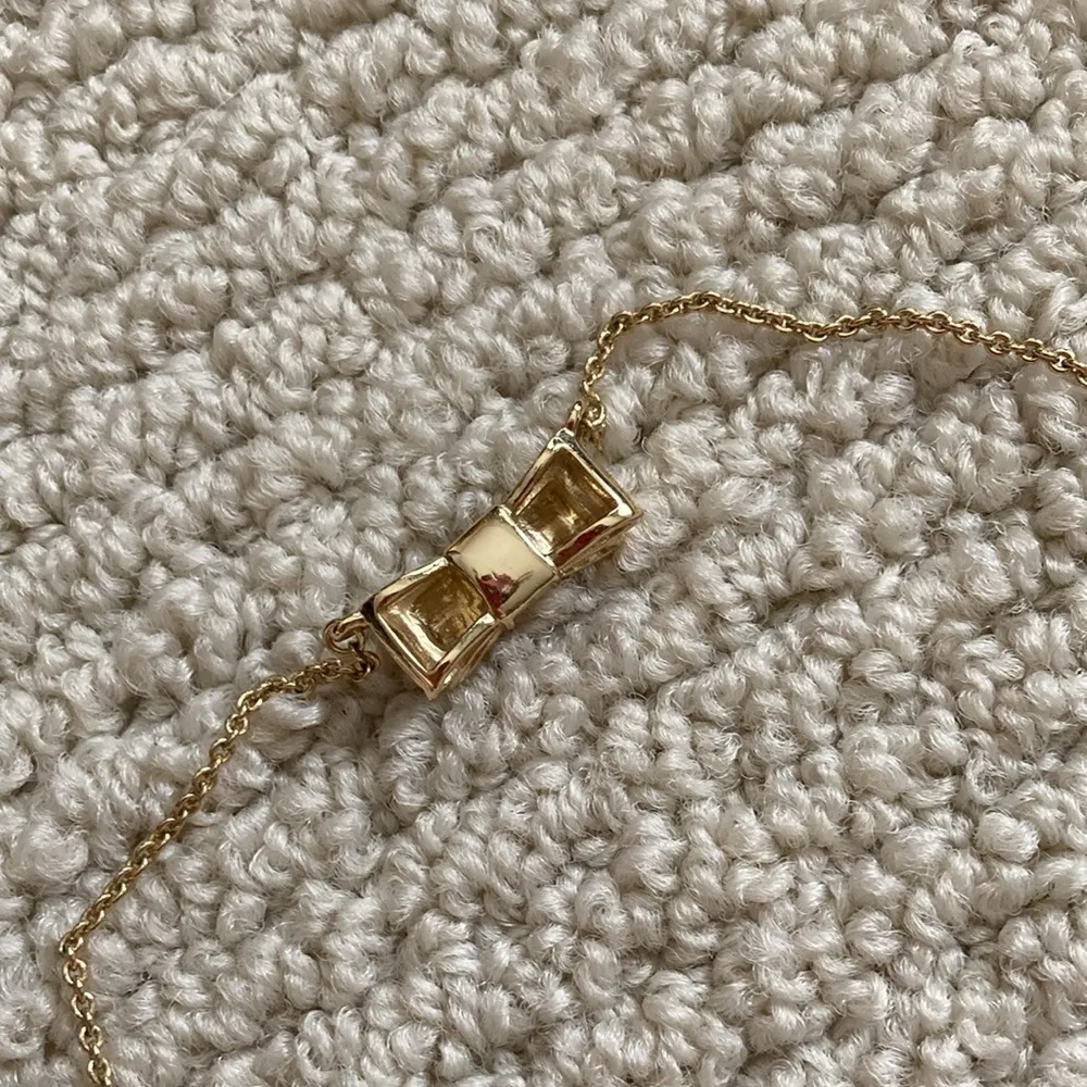 Kate Spade Iconic Gold Bow Pendant Chain Necklace Adjustable Length O/S Like New - Image 6