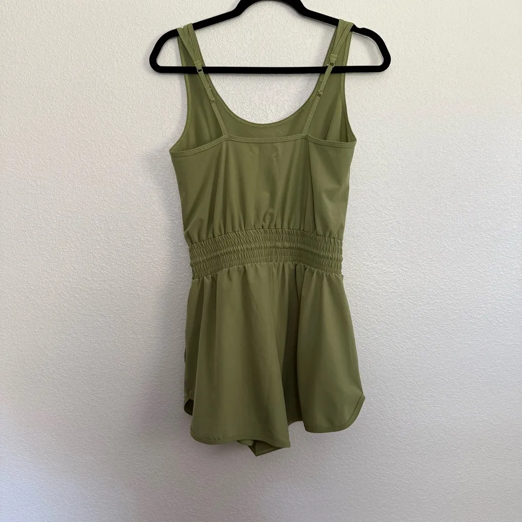 Abercrombie Traveler Romper in Green Small - Image 4