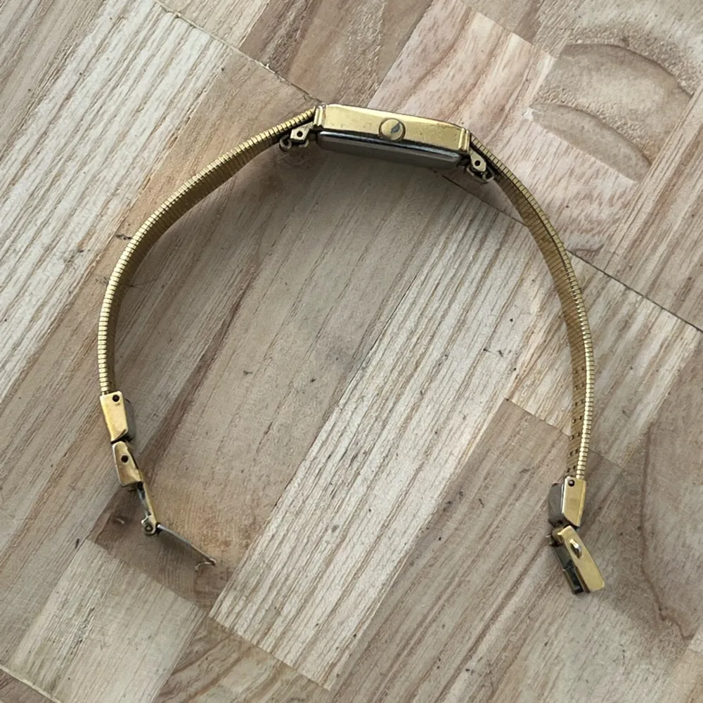 Seiko Ladies Watch Gold Plated Rectangular Dial Gold Tone Dial Hands Bracelet - Image 7