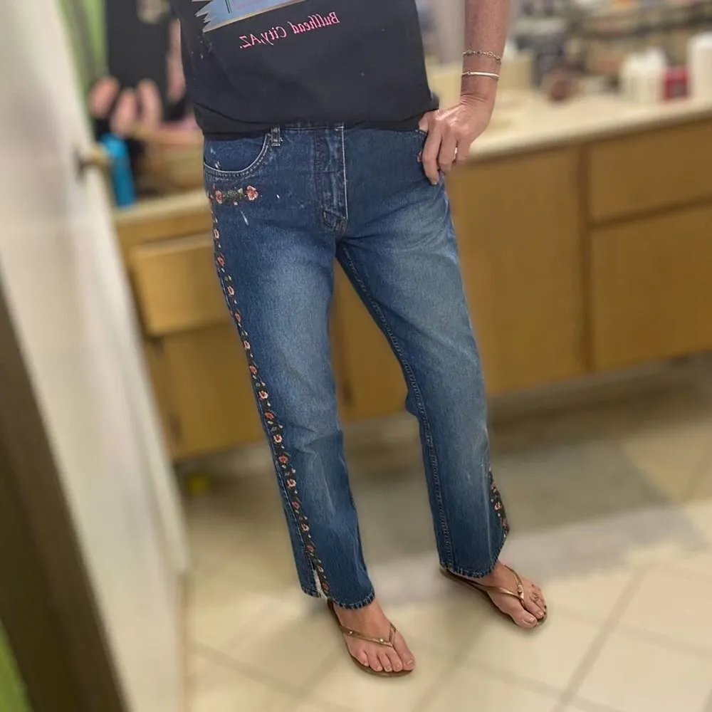 Vintage Bill Blass Flower Embroidered High Rise Blue Jeans Size 8 Petite - Image 11